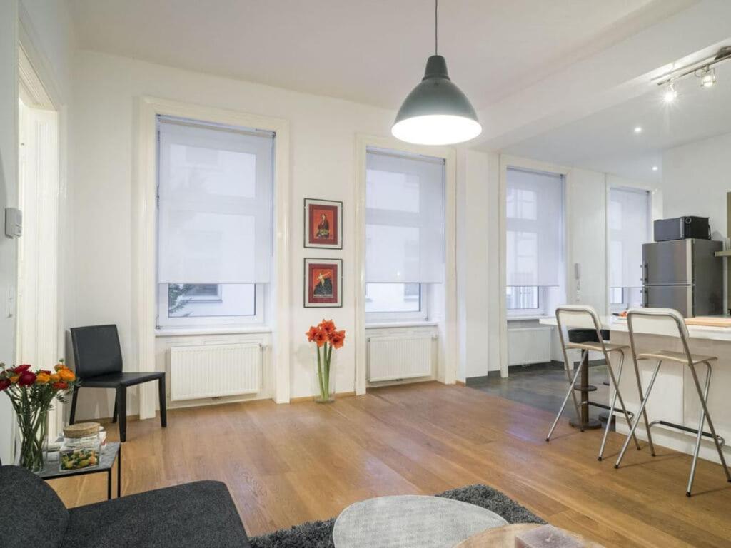 Apartment Inviting In *