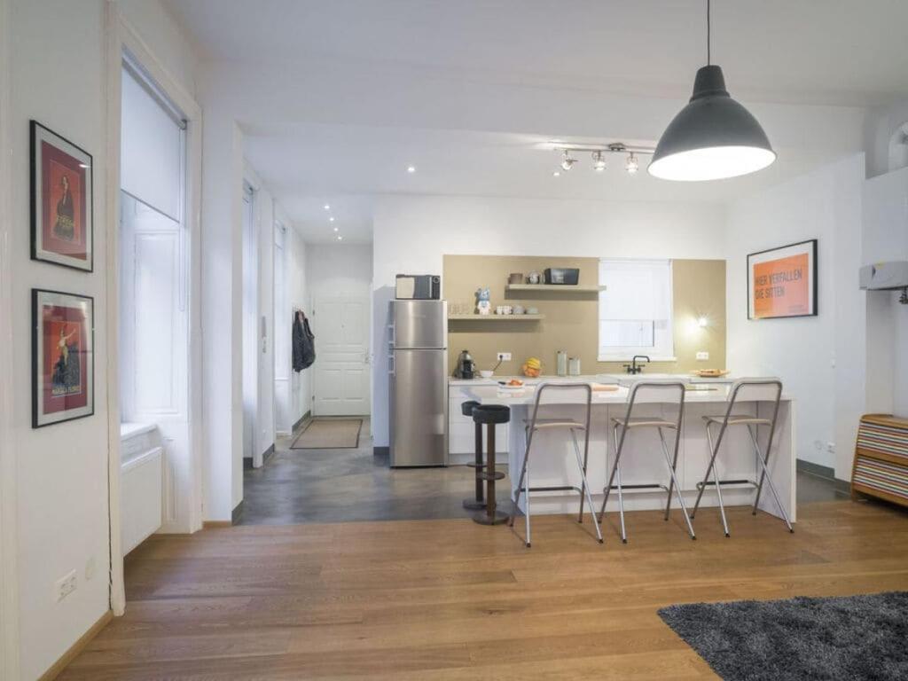 Apartment Inviting In *
